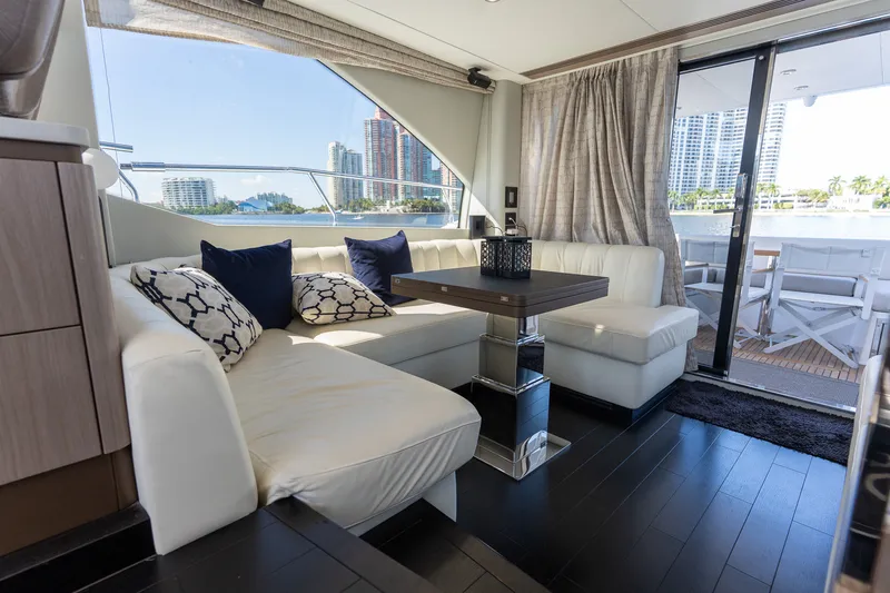 Slide: The Image of Azimut 50 FLYBRIDGE 2022 - 80