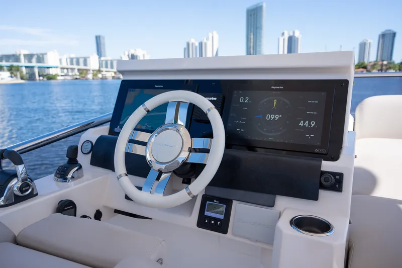 Slide: The Image of Azimut 50 FLYBRIDGE 2022 - 81