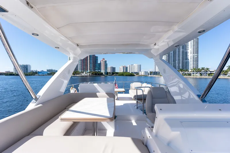 Slide: The Image of Azimut 50 FLYBRIDGE 2022 - 82