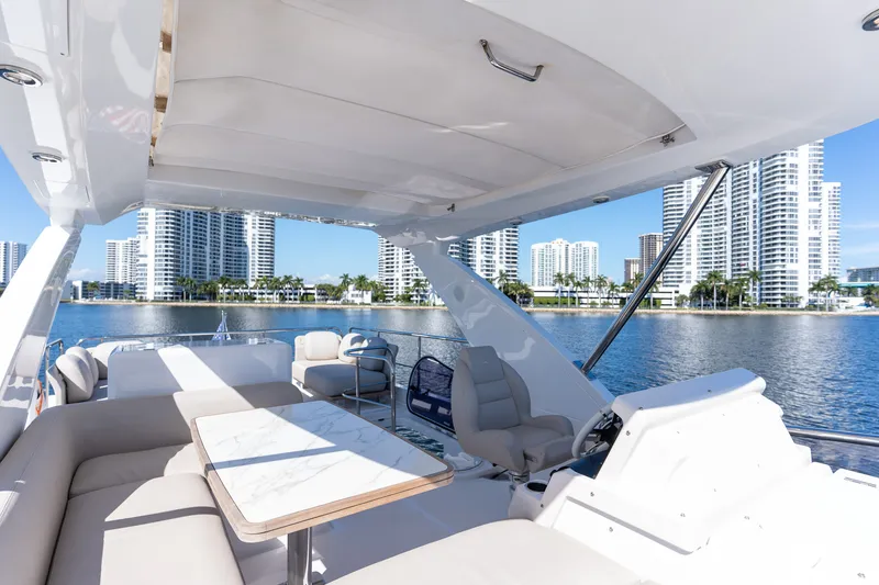 Slide: The Image of Azimut 50 FLYBRIDGE 2022 - 83