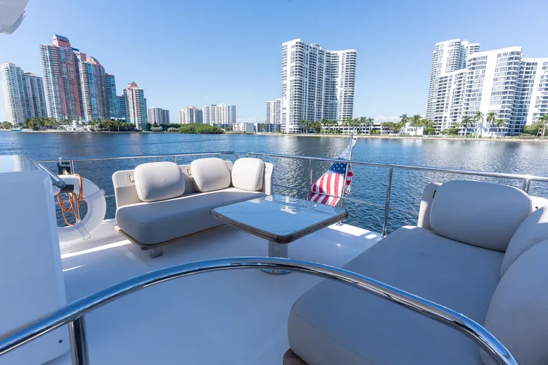 Slide: The Image of Azimut 50 FLYBRIDGE 2022 - 85