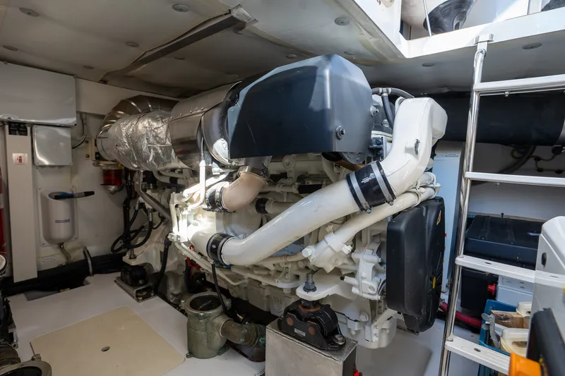 Slide: The Image of Azimut 50 FLYBRIDGE 2022 - 90