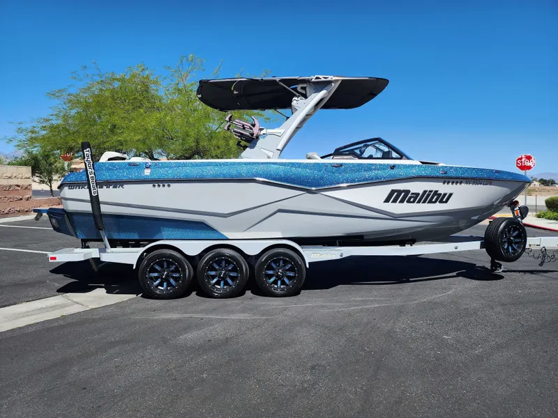 The Image of Malibu 25 LSV 2022 - 0