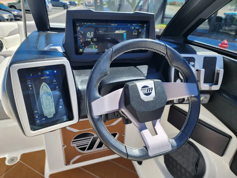 Slide: The Image of Malibu 25 LSV 2022 - 21