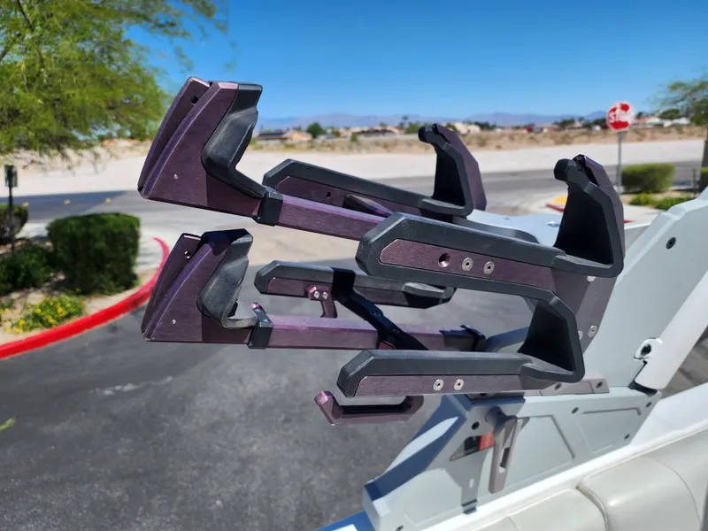 Slide: The Image of Malibu 25 LSV 2022 - 38