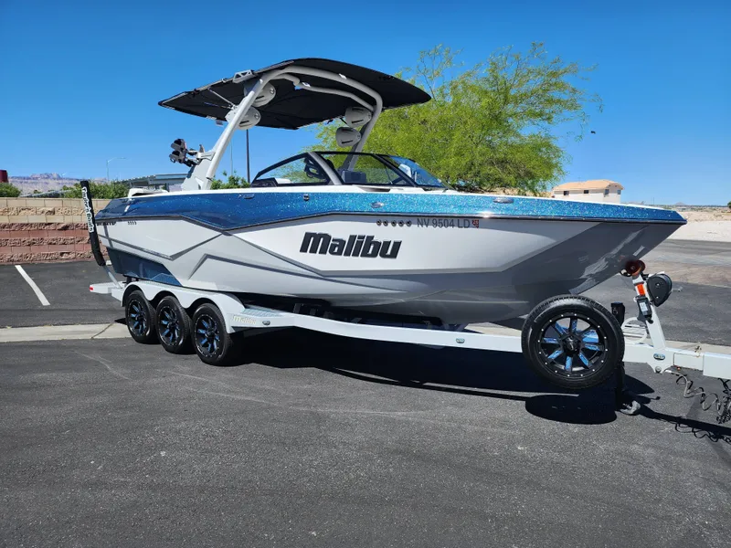 Slide: The Image of Malibu 25 LSV 2022 - 1