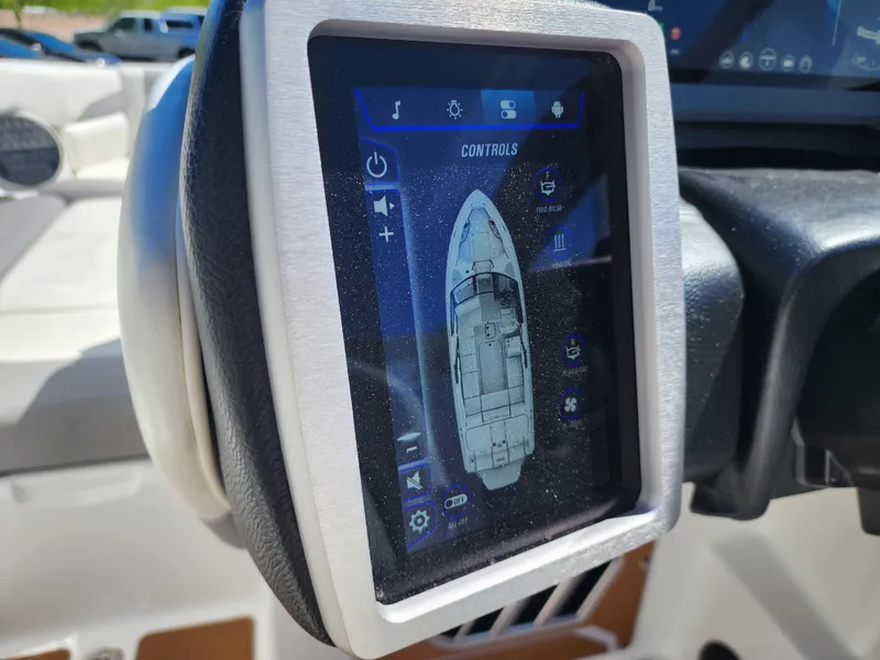 Slide: The Image of Malibu 25 LSV 2022 - 23