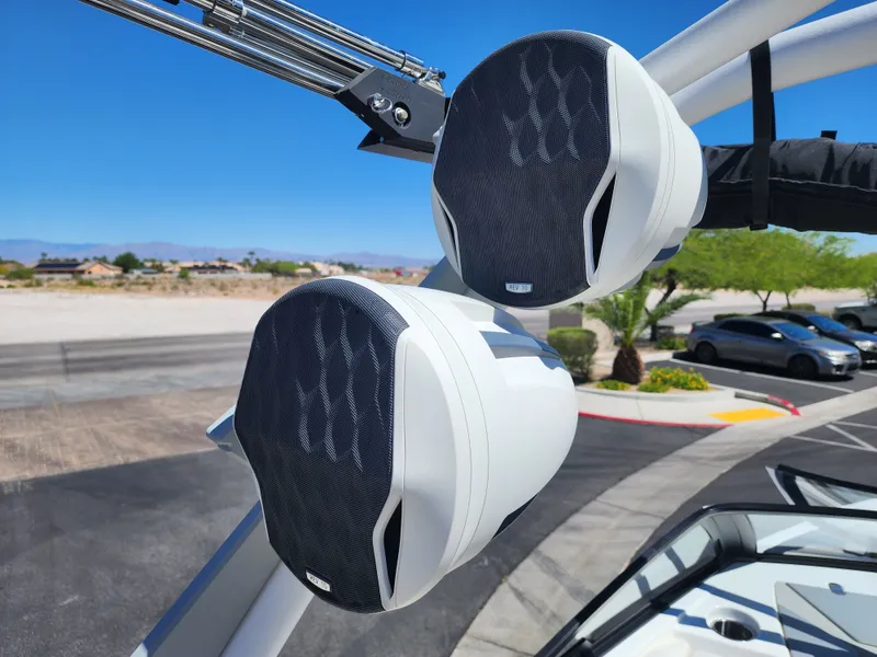 Slide: The Image of Malibu 25 LSV 2022 - 37