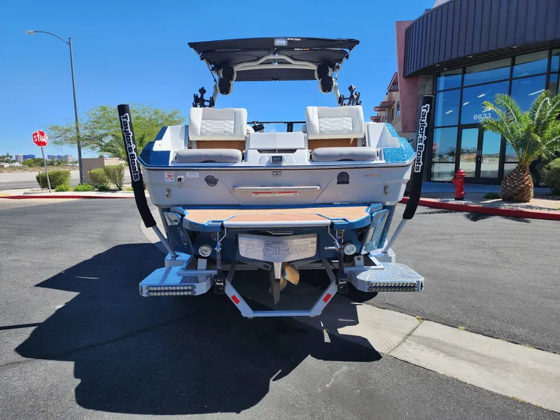 Slide: The Image of Malibu 25 LSV 2022 - 6