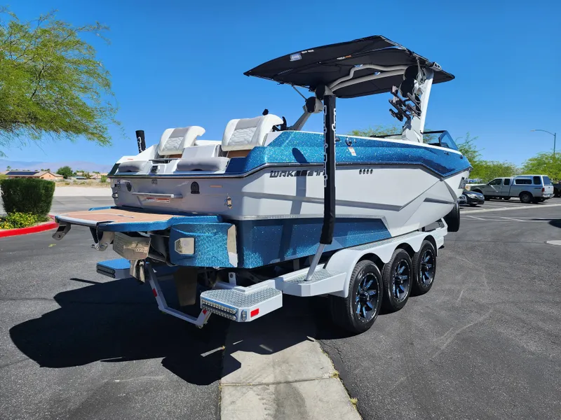 Slide: The Image of Malibu 25 LSV 2022 - 7