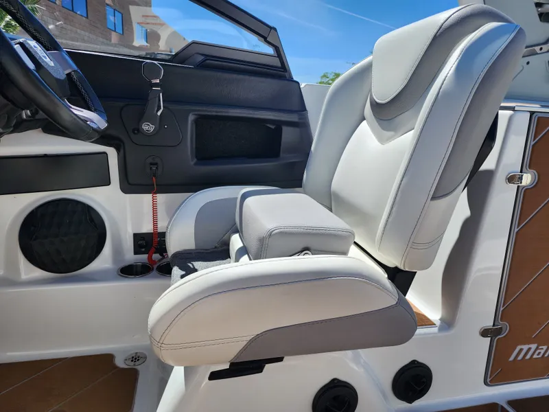 Slide: The Image of Malibu 25 LSV 2022 - 20