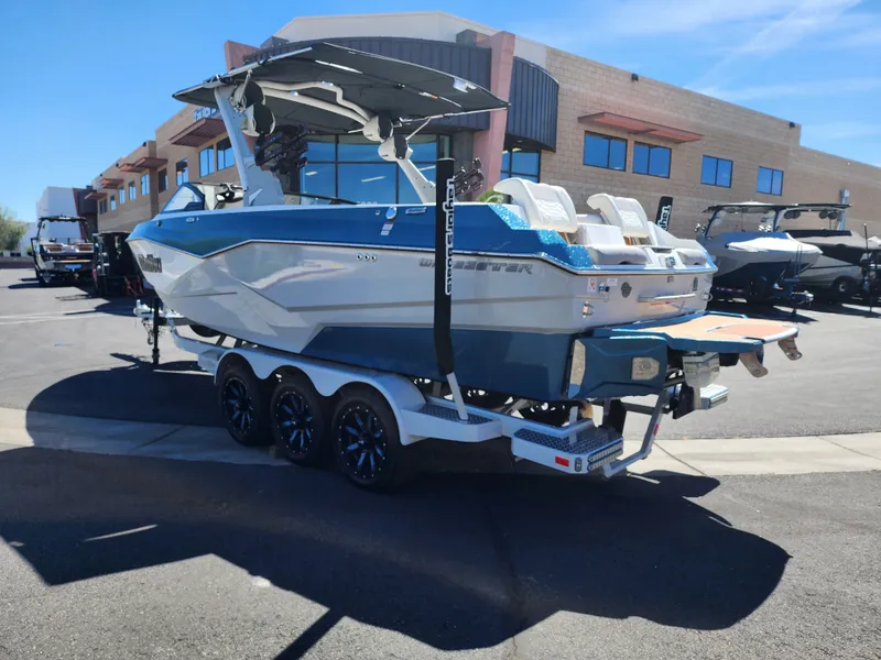Slide: The Image of Malibu 25 LSV 2022 - 5