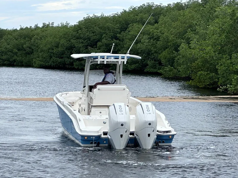 Slide: The Image of Boston Whaler 280 Dauntless 2026 - 12