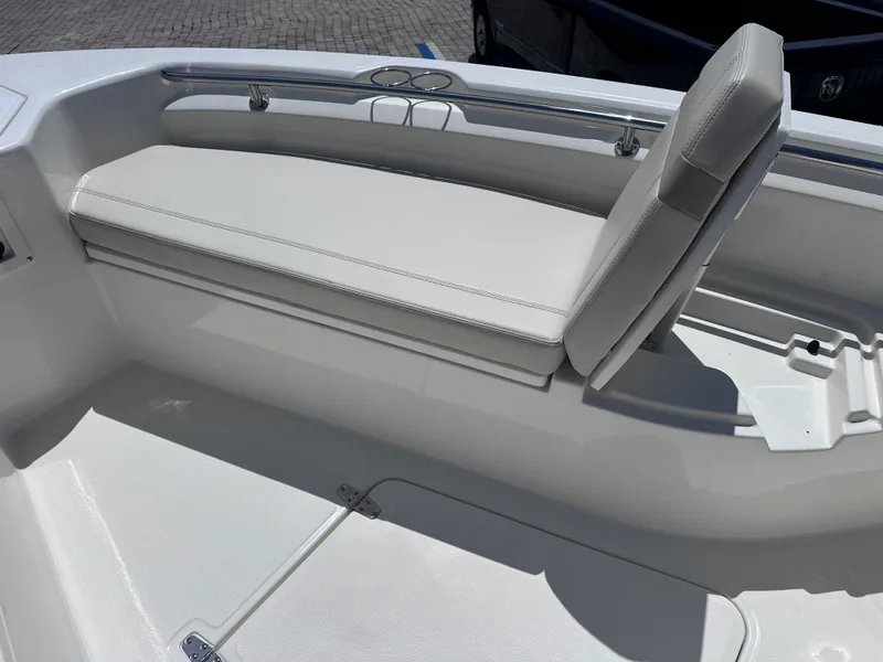 Slide: The Image of Boston Whaler 280 Dauntless 2026 - 18