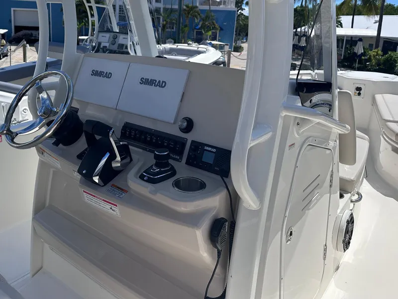 Slide: The Image of Boston Whaler 280 Dauntless 2026 - 24