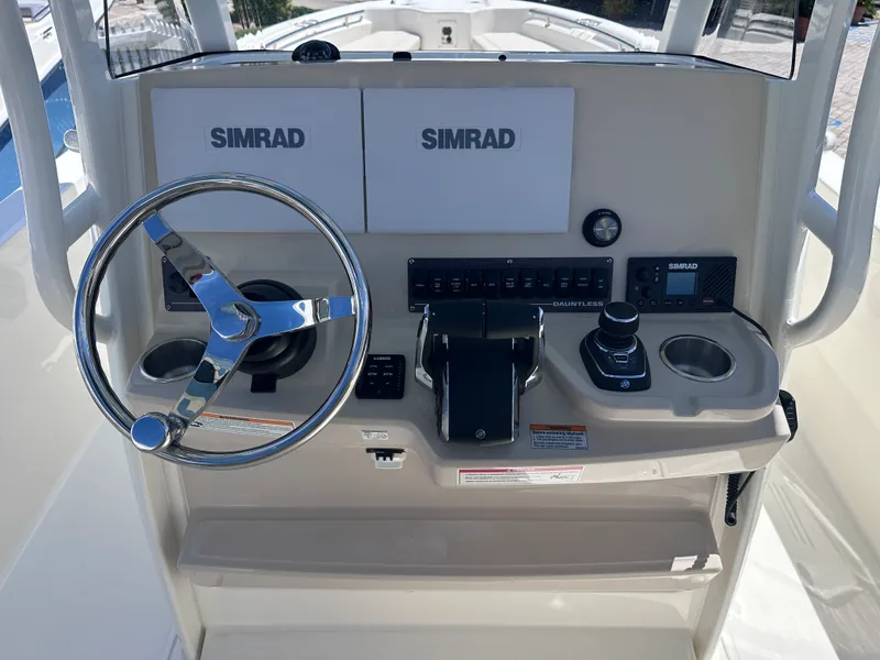 Slide: The Image of Boston Whaler 280 Dauntless 2026 - 25