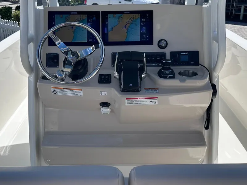 Slide: The Image of Boston Whaler 280 Dauntless 2026 - 26