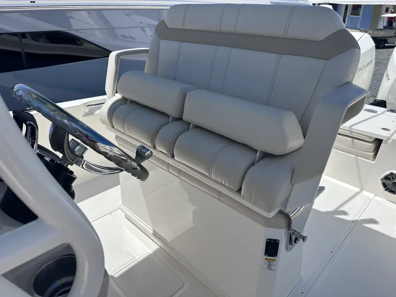 Slide: The Image of Boston Whaler 280 Dauntless 2026 - 28