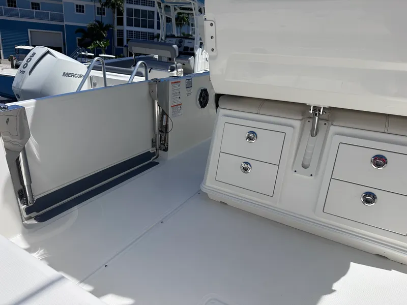 Slide: The Image of Boston Whaler 280 Dauntless 2026 - 33