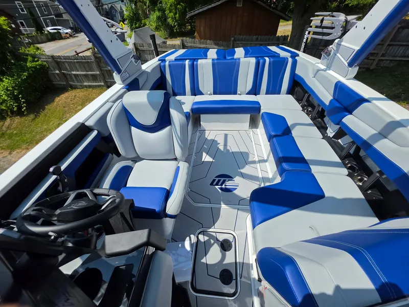 Slide: The Image of Malibu 21LX 2026 - 4