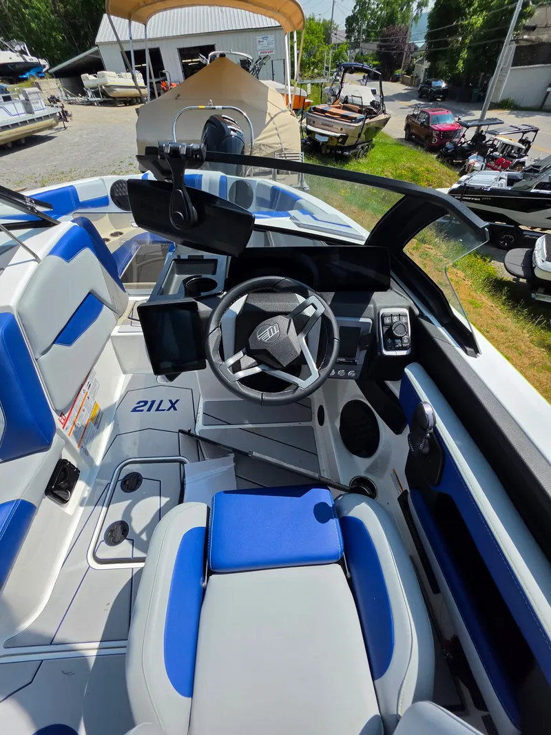 Slide: The Image of Malibu 21LX 2026 - 3