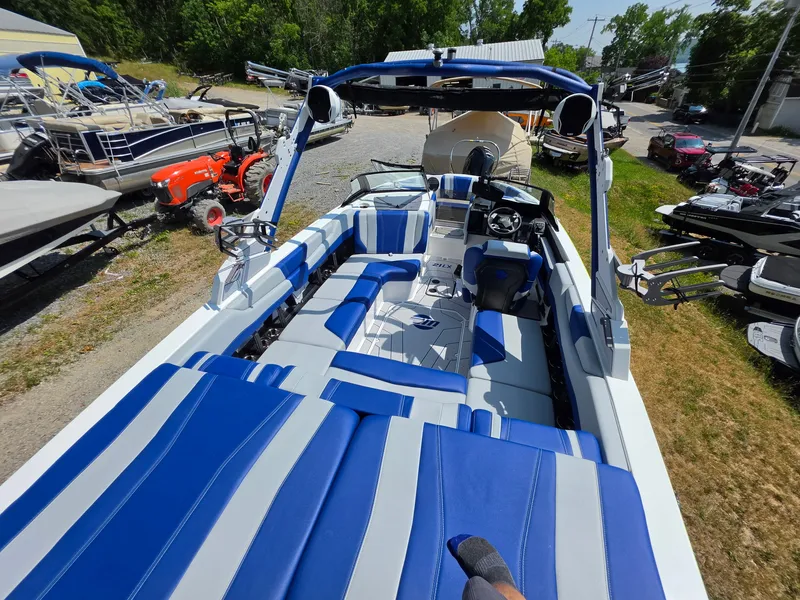 Slide: The Image of Malibu 21LX 2026 - 5