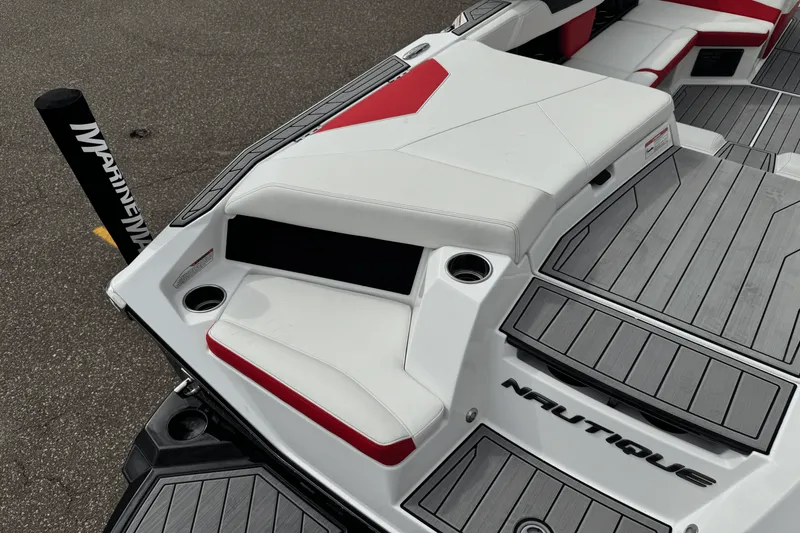 Slide: The Image of Nautique S21 Super Air 2023 - 11