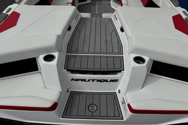 Slide: The Image of Nautique S21 Super Air 2023 - 13