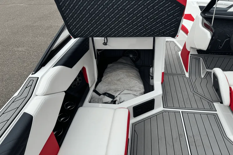 Slide: The Image of Nautique S21 Super Air 2023 - 30