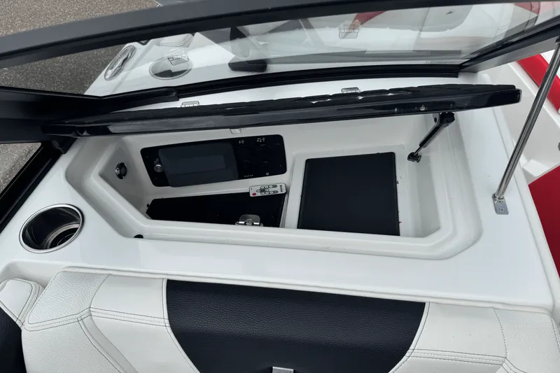 Slide: The Image of Nautique S21 Super Air 2023 - 32