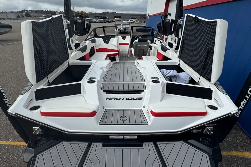 Slide: The Image of Nautique S21 Super Air 2023 - 8