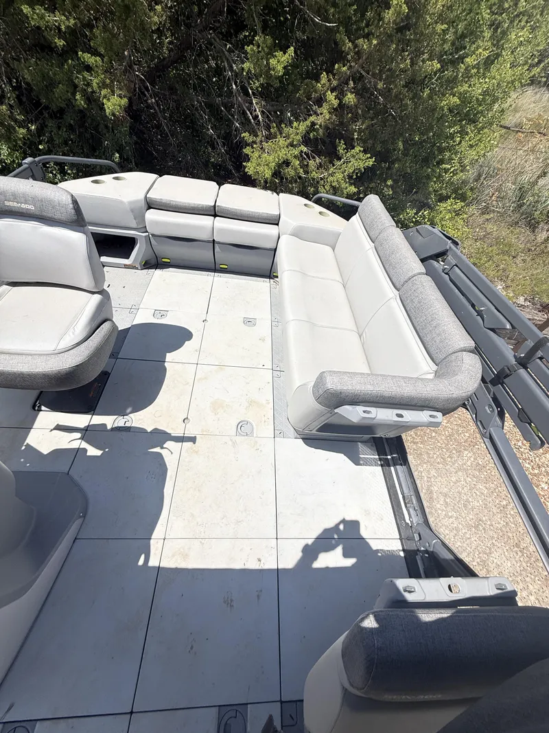 Slide: The Image of Sea-Doo Switch Cruise 21 - 230 HP 2024 - 17