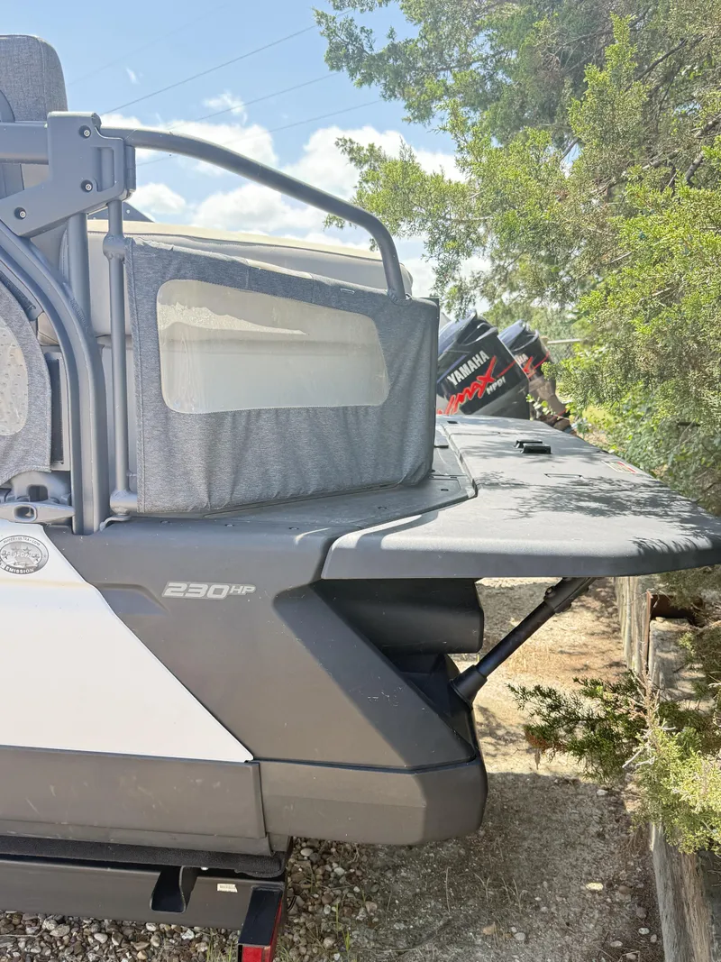 Slide: The Image of Sea-Doo Switch Cruise 21 - 230 HP 2024 - 1