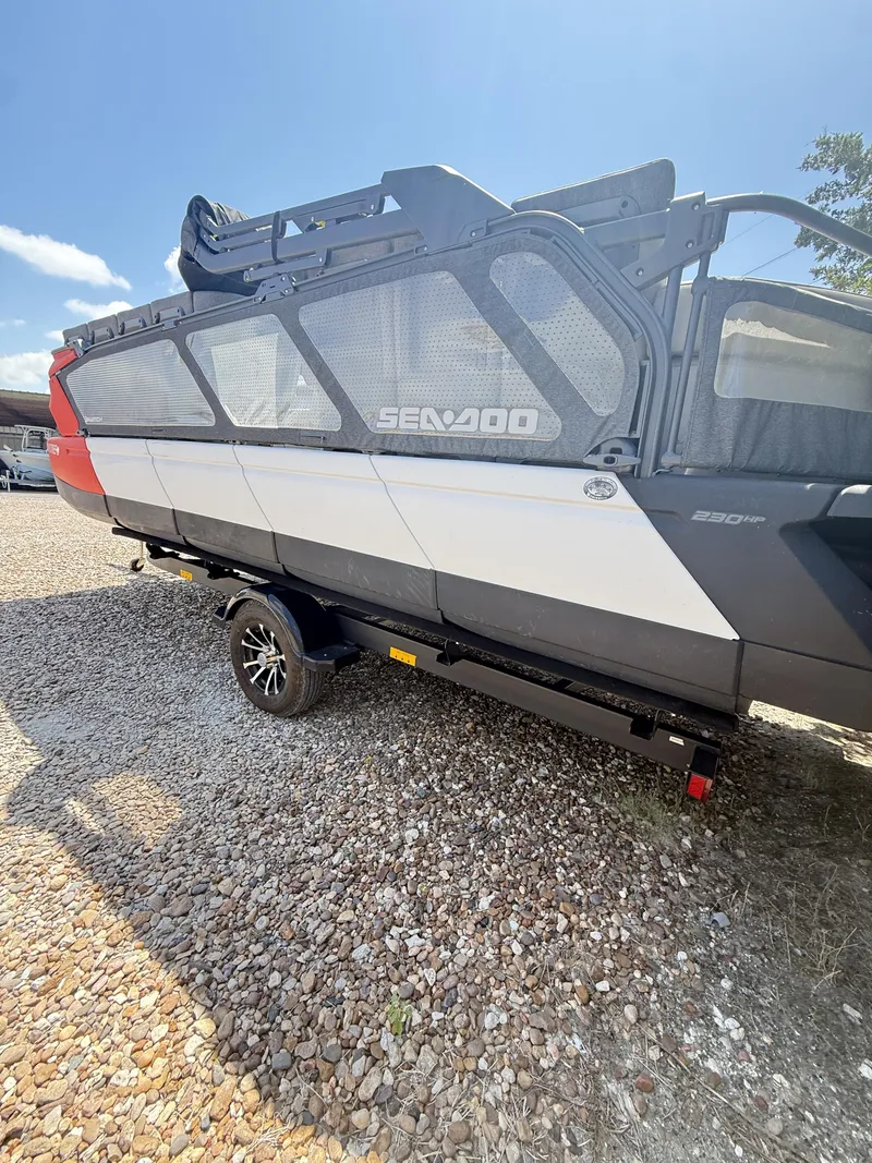 Slide: The Image of Sea-Doo Switch Cruise 21 - 230 HP 2024 - 6