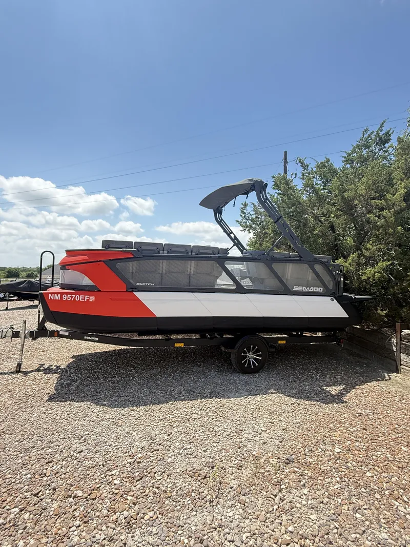 Slide: The Image of Sea-Doo Switch Cruise 21 - 230 HP 2024 - 33