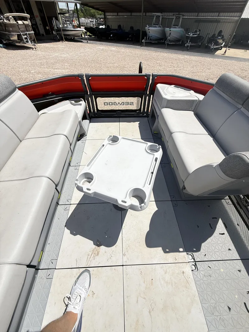 Slide: The Image of Sea-Doo Switch Cruise 21 - 230 HP 2024 - 29