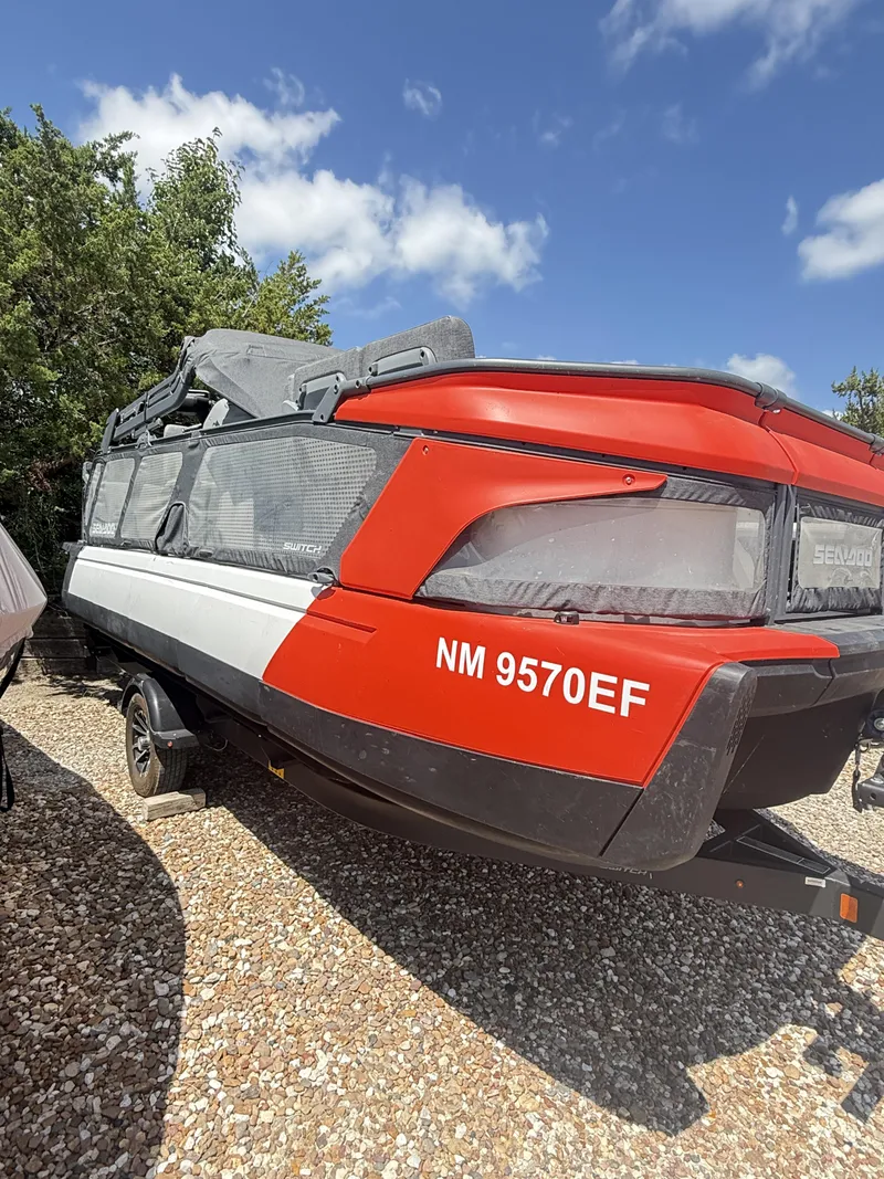 Slide: The Image of Sea-Doo Switch Cruise 21 - 230 HP 2024 - 10