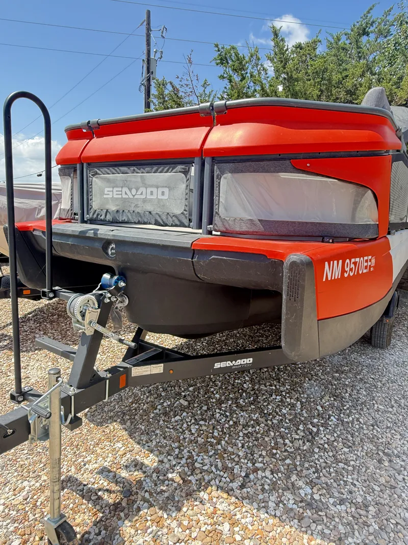 Slide: The Image of Sea-Doo Switch Cruise 21 - 230 HP 2024 - 8