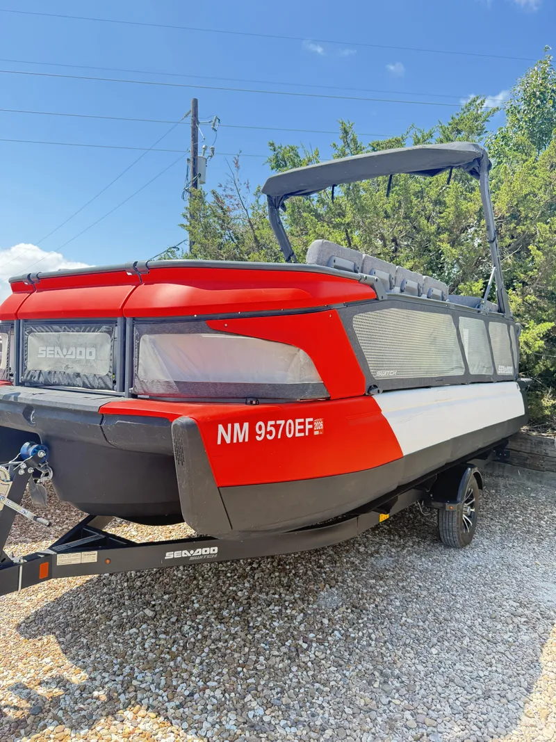 Slide: The Image of Sea-Doo Switch Cruise 21 - 230 HP 2024 - 32