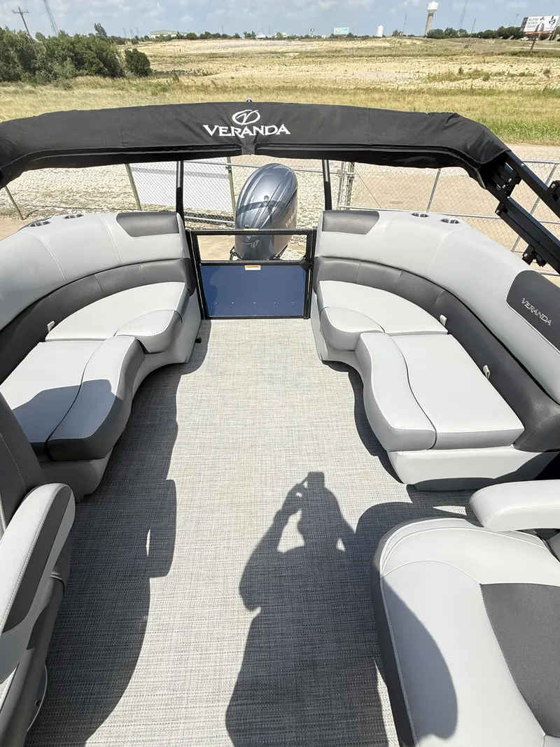 Slide: The Image of Veranda VR20RC 2024 - 17