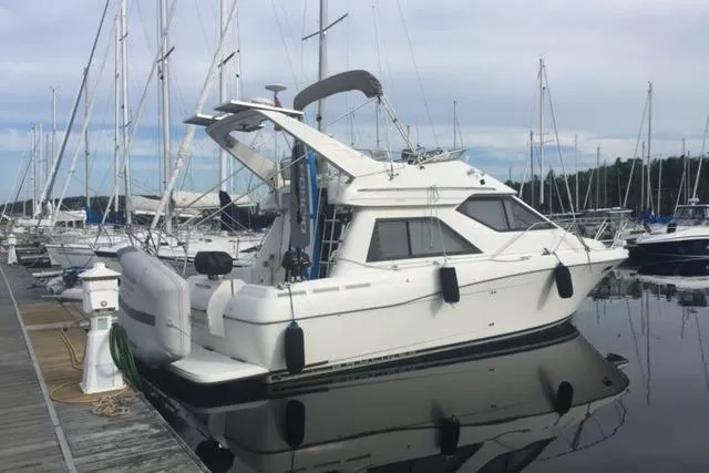 Slide: The Image of Bayliner 3258 Ciera Command Bridge DX 2000 - 4