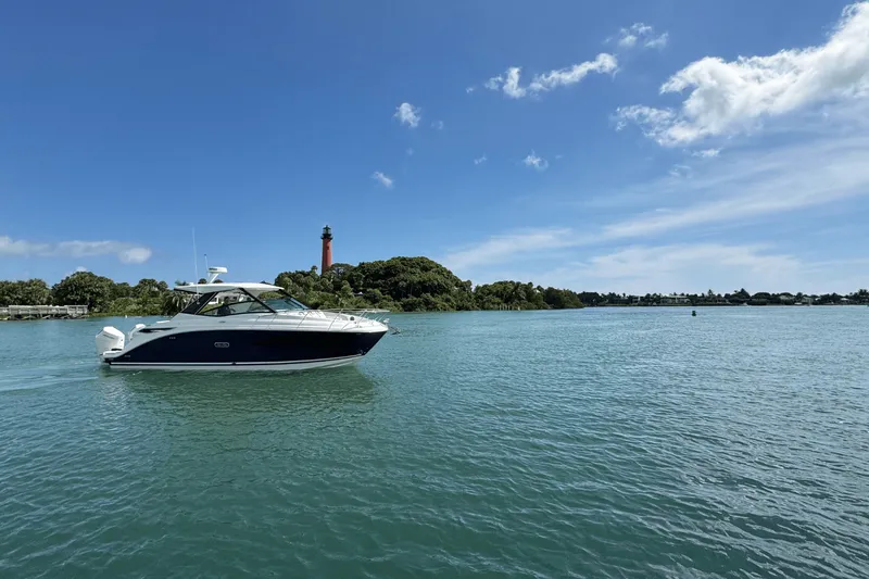 The Image of Sea Ray Sundancer 320 Outboard 2026 - 0