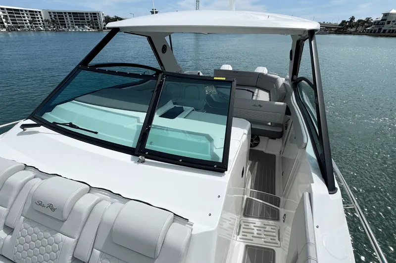 Slide: The Image of Sea Ray Sundancer 320 Outboard 2026 - 19