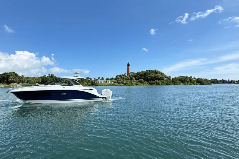 Slide: The Image of Sea Ray Sundancer 320 Outboard 2026 - 2