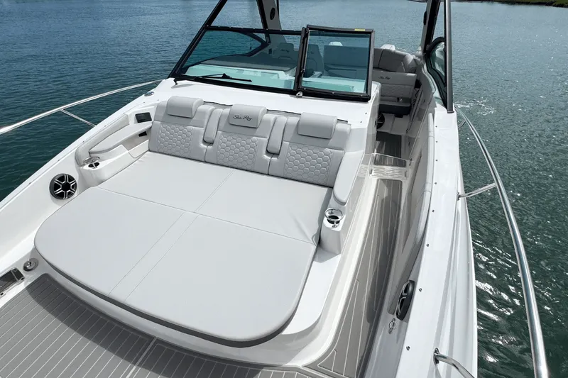 Slide: The Image of Sea Ray Sundancer 320 Outboard 2026 - 21