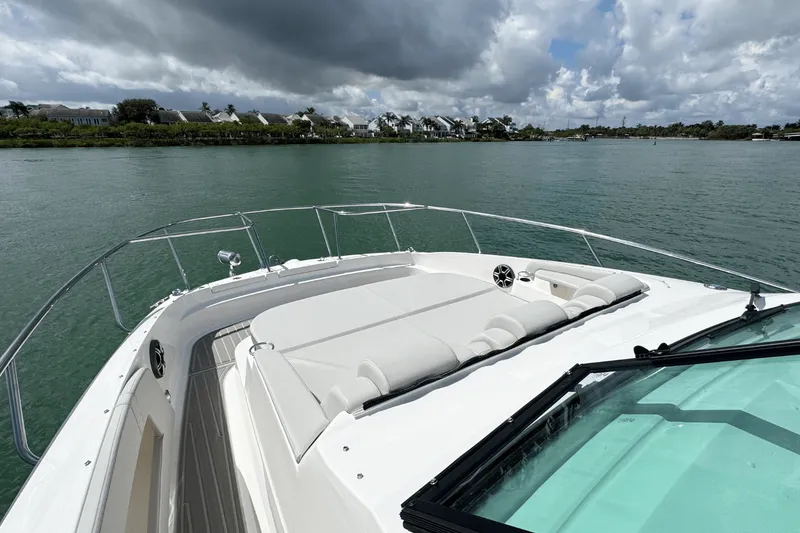 Slide: The Image of Sea Ray Sundancer 320 Outboard 2026 - 22