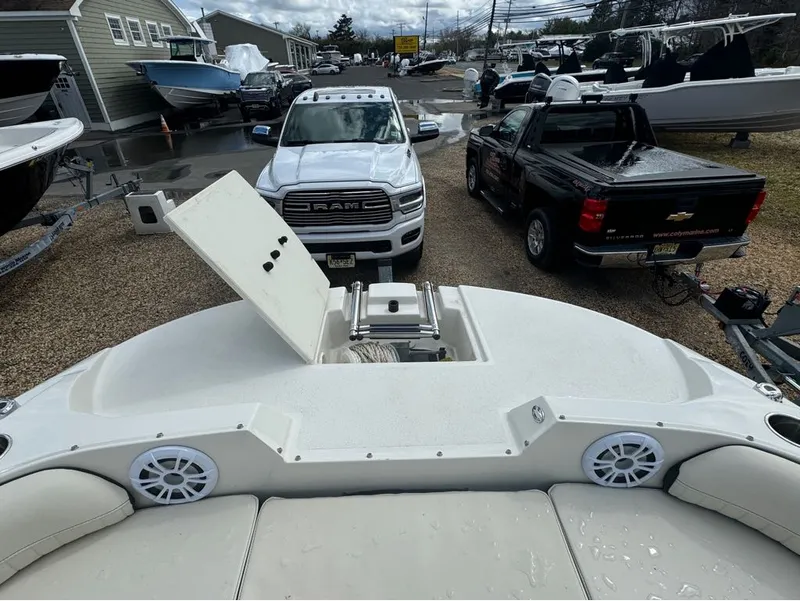 Slide: The Image of Stingray Boat Company 192SC 2022 - 2
