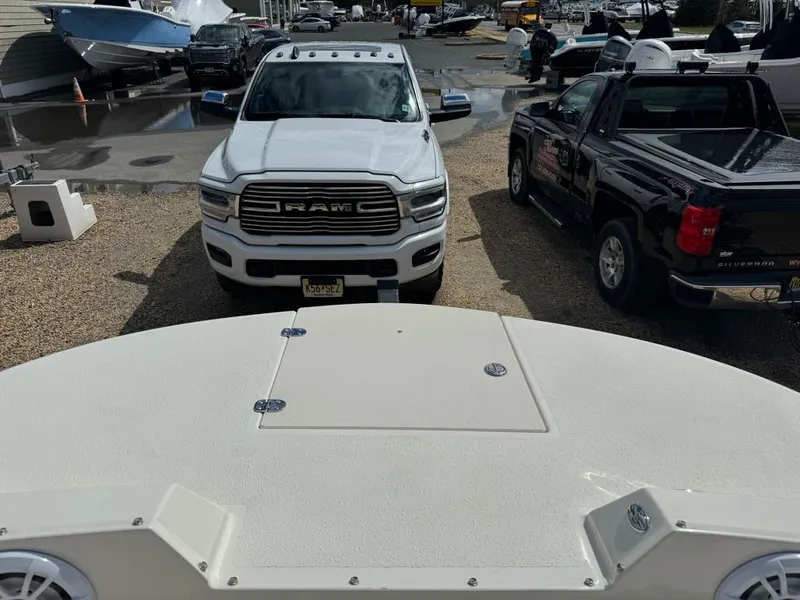 Slide: The Image of Stingray Boat Company 192SC 2022 - 3