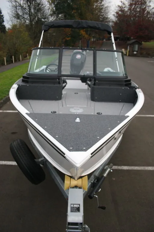 Slide: The Image of Lund 1800 Explorer Sport 2026 - 16