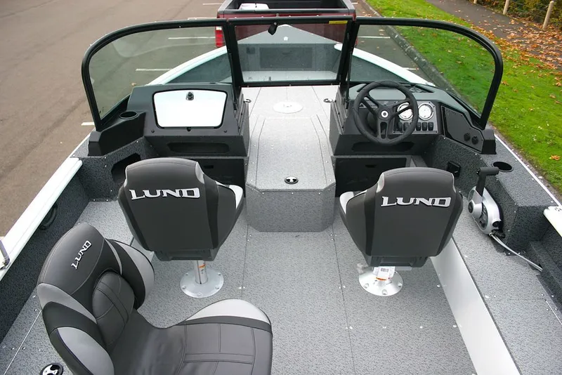 Slide: The Image of Lund 1800 Explorer Sport 2026 - 4